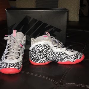 Wolf Grey/Black Hyper Pink Nike Foams